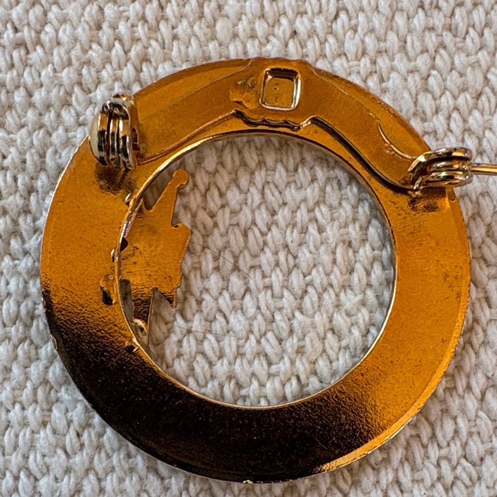 Vintage Band Majorette Lapel or Scarf Pin Textured Round Gold Medallion Brooch - Picture 8 of 11